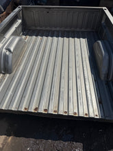 Load image into Gallery viewer, 1999-2006 chevy/gmc southern ROT FREE 6.6ft short bed
