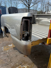 Load image into Gallery viewer, 1999-2006 chevy/gmc southern ROT FREE 6.6ft short bed
