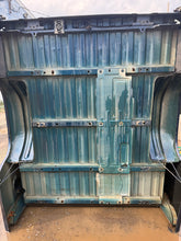 Load image into Gallery viewer, 1999-2006 chevy/gmc southern ROT FREE 6.6ft short bed
