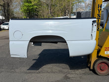 Load image into Gallery viewer, 1999-2006 chevy/gmc southern ROT FREE 5.9ft extra short bed
