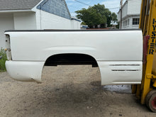 Load image into Gallery viewer, 1999-2006 chevy/gmc southern rot free 6.6ft short bed
