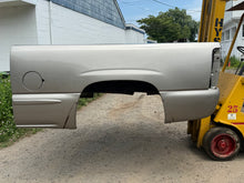 Load image into Gallery viewer, 1999-2006 chevy/gmc southern rot free 6.6ft short bed
