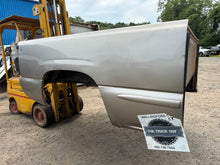Load image into Gallery viewer, 1999-2006 chevy/gmc southern rot free 6.6ft short bed
