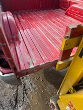 Load image into Gallery viewer, 1999-2006 chevy/gmc southern ROT FREE 6.6ft short bed
