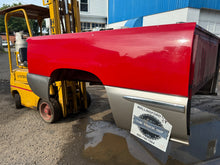 Load image into Gallery viewer, 1999-2006 chevy/gmc southern ROT FREE 6.6ft short bed
