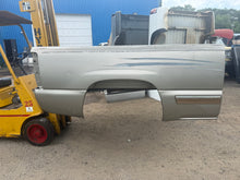 Load image into Gallery viewer, 1999-2006 chevy/gmc southern rot free 6.6ft short bed
