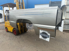 Load image into Gallery viewer, 1999-2006 chevy/gmc southern rot free 6.6ft short bed

