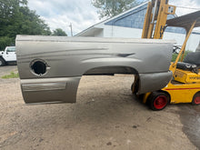 Load image into Gallery viewer, 1999-2006 chevy/gmc southern rot free 6.6ft short bed

