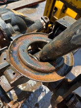 Load image into Gallery viewer, 94-02 dodge ram complete dana 44 front axle with 3.55 gears ( ROT FREE)
