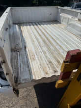 Load image into Gallery viewer, 99-06 chevy/gmc southern ROT FREE 8ft long bed
