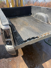Load image into Gallery viewer, 1999-2006 chevy/gmc southern ROT FREE 6.6ft short bed
