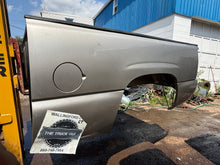 Load image into Gallery viewer, 1999-2006 chevy/gmc southern ROT FREE 6.6ft short bed
