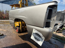 Load image into Gallery viewer, 1999-2006 chevy/gmc southern ROT FREE 6.6ft short bed
