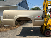 Load image into Gallery viewer, 1999-2006 chevy/gmc southern ROT FREE 6.6ft short bed
