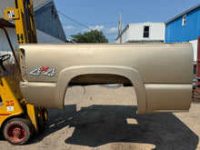 Load image into Gallery viewer, 1999-2006 chevy/gmc southern ROT FREE 6.6ft short bed
