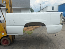 Load image into Gallery viewer, 1999-2006 chevy/gmc southern ROT FREE 6.6ft short bed
