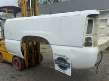 Load image into Gallery viewer, 1999-2006 chevy/gmc southern ROT FREE 6.6ft short bed
