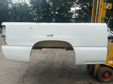 Load image into Gallery viewer, 1999-2006 chevy/gmc southern ROT FREE 6.6ft short bed
