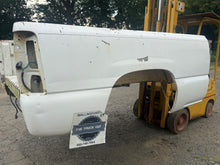 Load image into Gallery viewer, 1999-2006 chevy/gmc southern ROT FREE 6.6ft short bed
