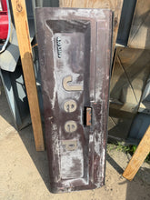 Load image into Gallery viewer, 1986-1992 Jeep Comanche MJ southern rot free tailgate
