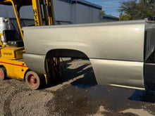 Load image into Gallery viewer, 1999-2006 chevy/gmc southern rot free 6.6ft short bed
