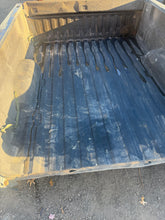 Load image into Gallery viewer, 2007.5-2014 Chevy Silverado southern rot free 6.6fts short bed
