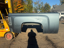 Load image into Gallery viewer, 2007.5-2014 Chevy Silverado southern rot free 6.6fts short bed
